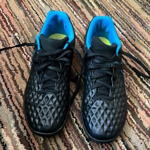 Nike Tiempo size 7 mens indoor soccer used